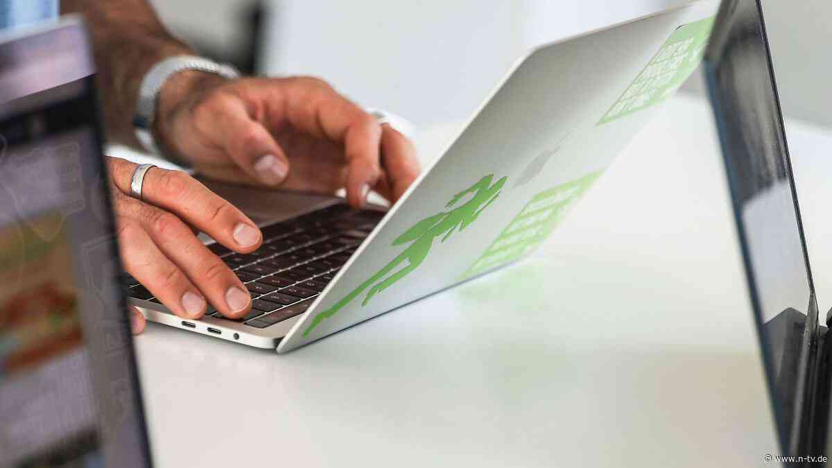 Frage aus dem Arbeitsrecht : Chats: Darf mein Chef meinen Dienst-Messenger kontrollieren?