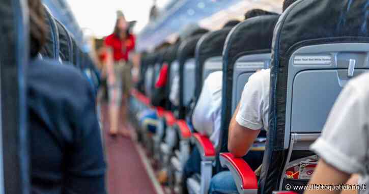 “Ho scoperto trucco per avere i posti migliori gratis sui voli low cost”: l’esperto di viaggi svela il sistema del finto “cambio posto” su Ryanair, EasyJet e Wizz Air