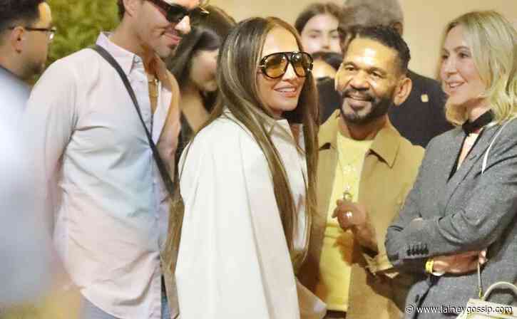 Jennifer Lopez: Mom with the hookups