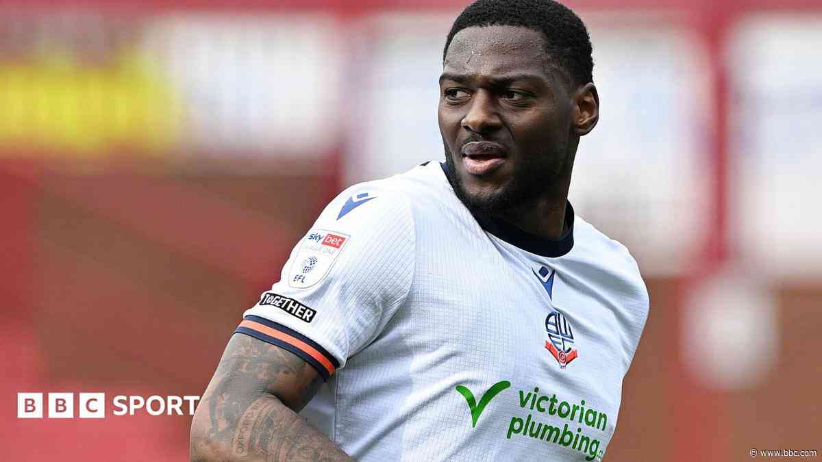Sheffield Wednesday sign Swansea defender Santos