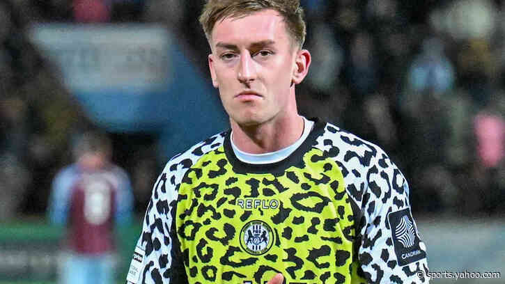 Carlisle bring in midfielder Bunker