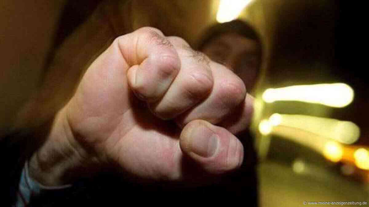Streit eskaliert: 60-Jährigem bei Narrhalla-Jubiläum das Nasenbein gebrochen