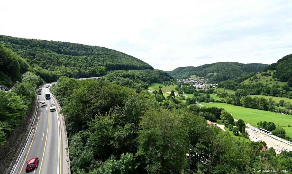 Gefahrgut legt A8 lahm – Evakuierungen und Waldbrandgefahr