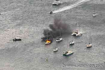 Panache de fumée noire dans la rade, sapeurs-pompiers mobilisés à bord de deux bateaux : un voilier en feu à Villefranche-sur-Mer
