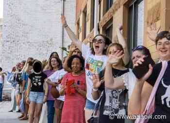 Scoop N Scootery attracting big crowds in Clarendon just weeks after opening