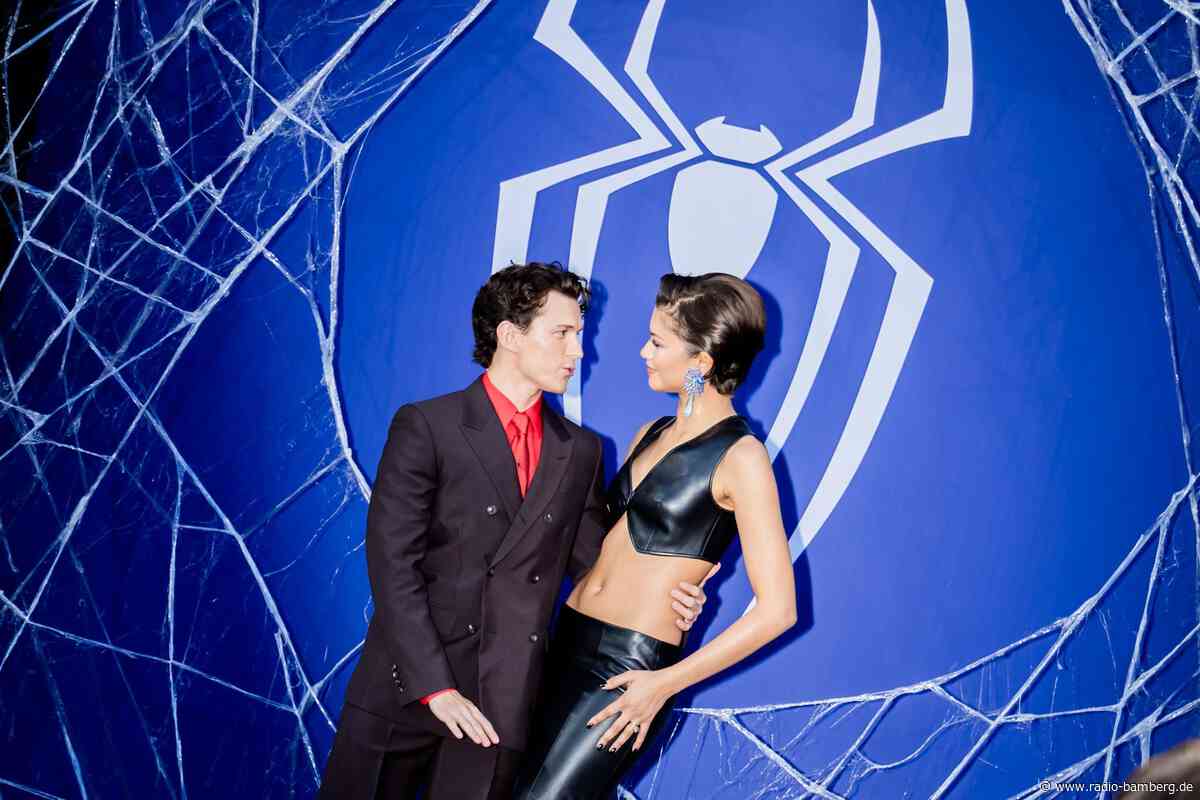 Tausende Fans feiern Tom Holland und Zendaya in Berlin