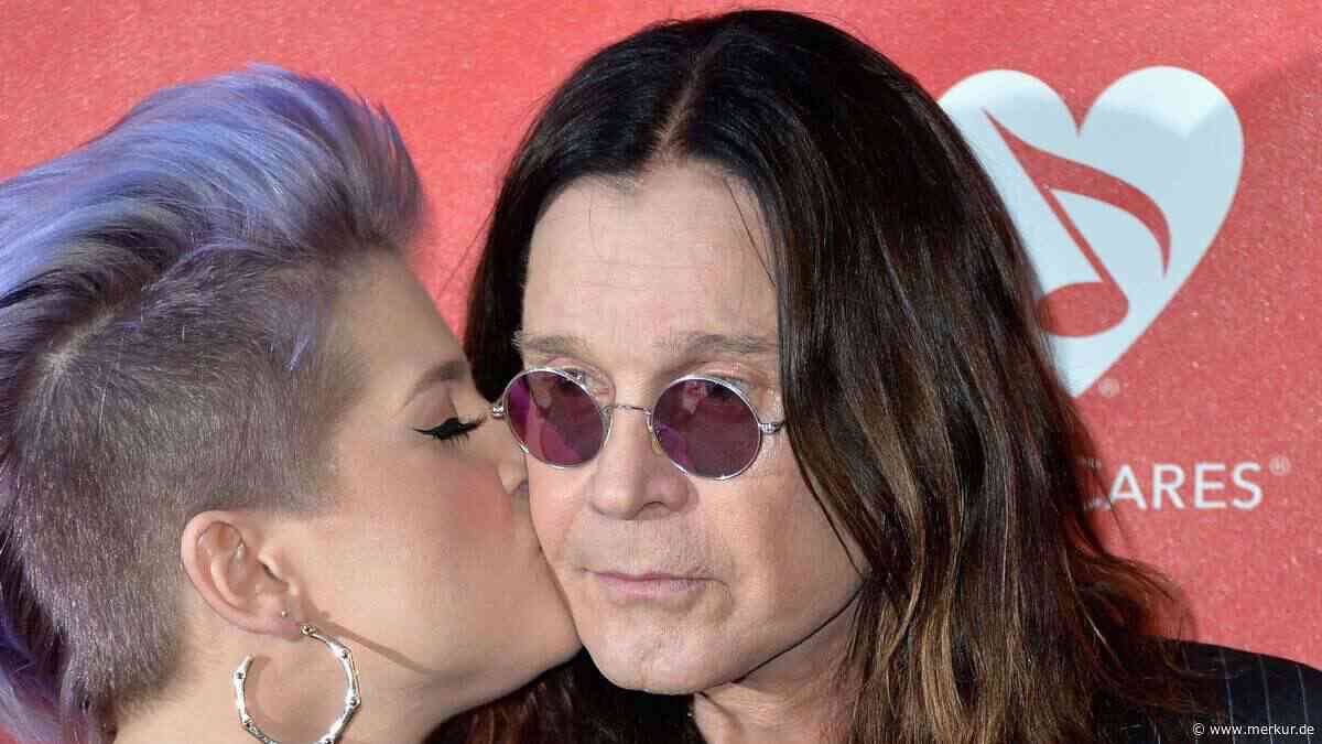 „Kleiner Sid in der Badewanne“: Kelly Osbourne teilt rührende Textnachricht von Papa Ozzy