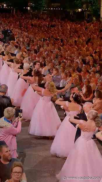 A breathtaking sight from the new DVD Waltz The Night Away! 💖 ✨ Get yours at andrerieu.com