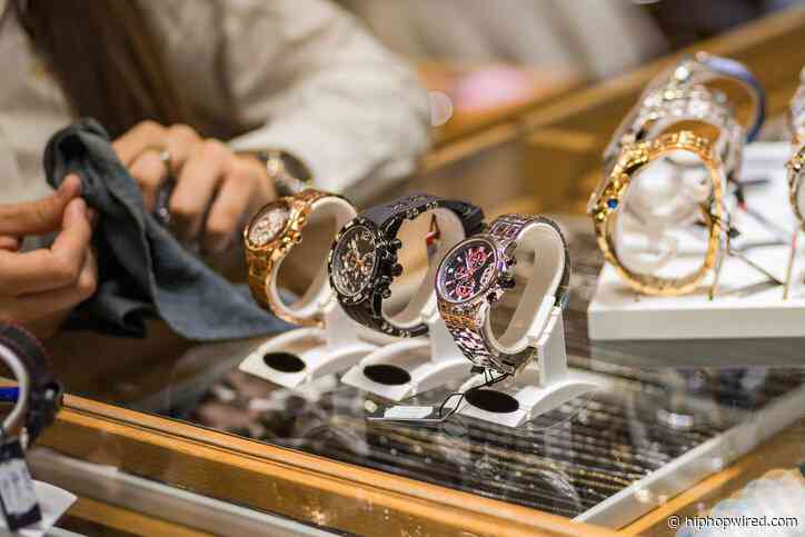 Atlanta Cops Searching For 2 Women Who Drugged & Robbed Man Of Watches