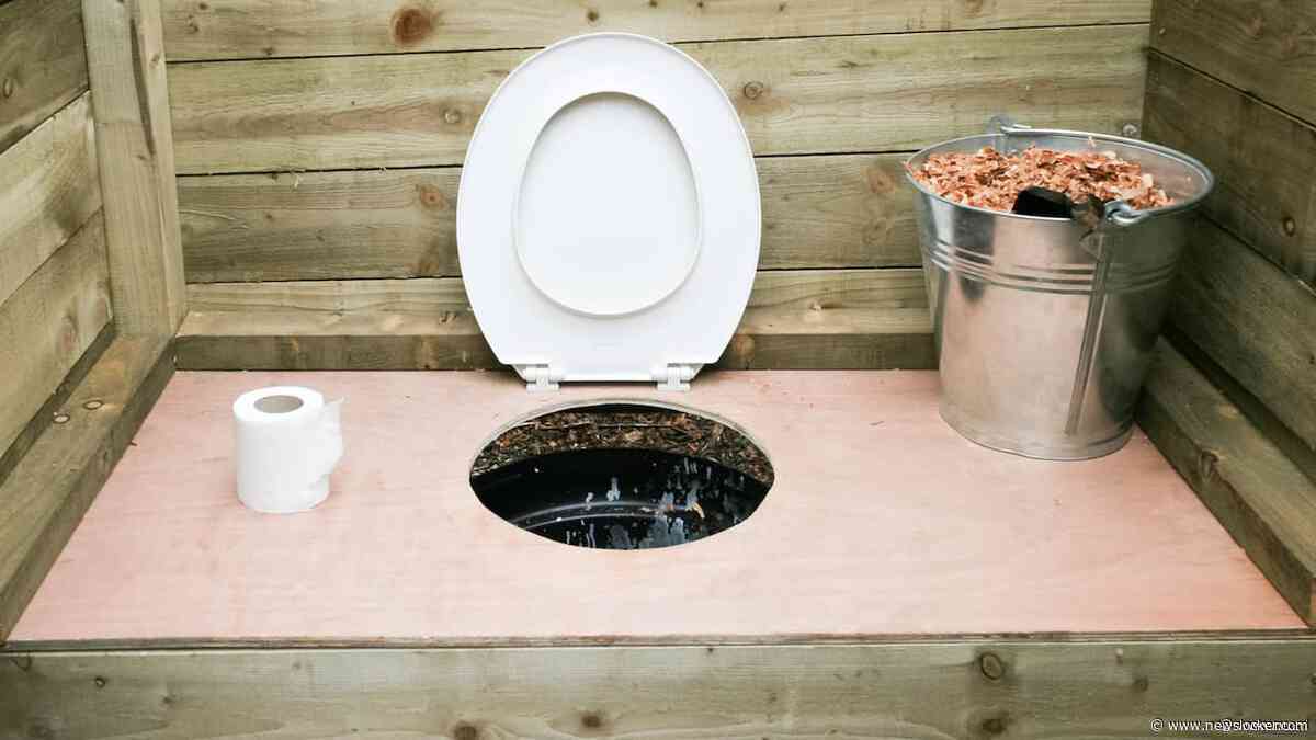 Man valt in tank onder droogtoilet op camping in VS en zit kwartier vast