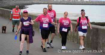33 colourful photos show hardy runners taking part in Hartlepool Race for Life 2026