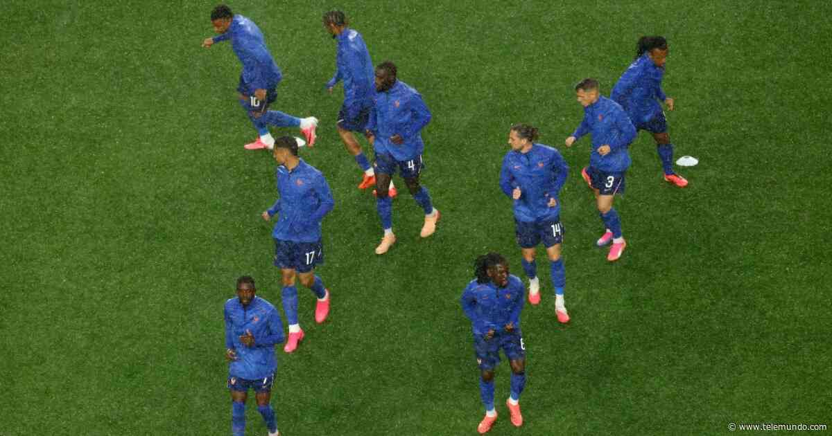 ‘Les Bleus’ vuelven a hacer calentamiento tras suspensión del partido