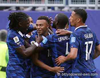 Mbappé anotó dos en la goleada ante Irak 3-0 y metió a Francia en los dieciseisavos