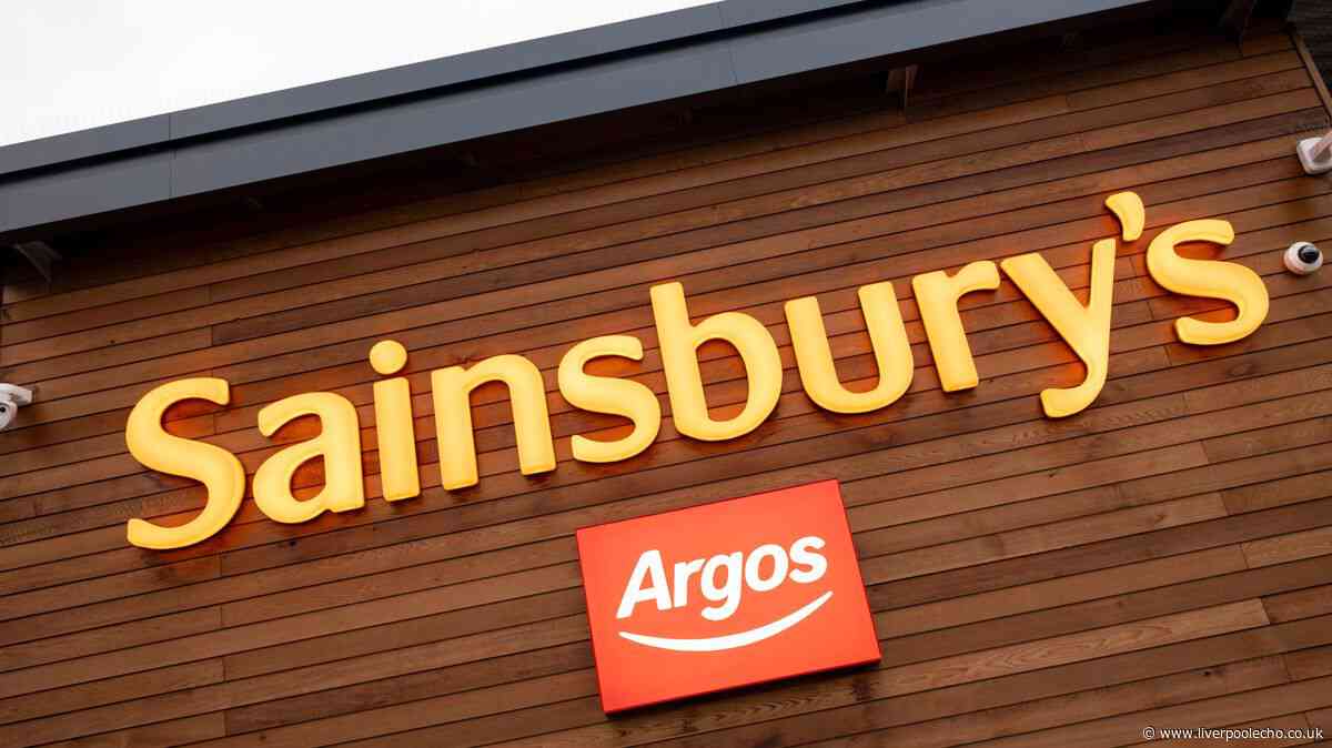 Sainsbury's 'comfortable' £7 sandals 'good for sticking in beach bag'