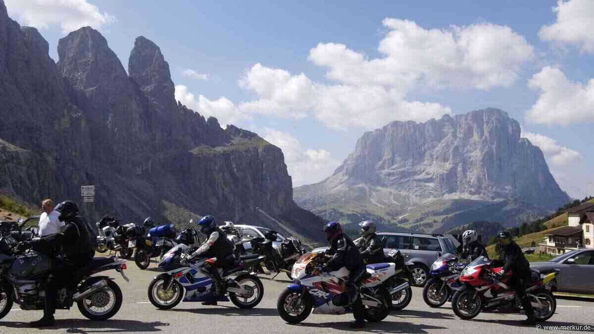 13 Führerscheine sofort kassiert: Alpen-Urlauber liefern sich Wettrennen auf Bergstraßen in Italien