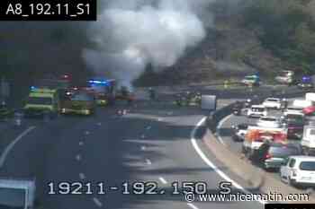 Un véhicule en feu sur l’A8 paralyse le trafic en direction de l’Italie, la circulation est très difficile autour de Nice