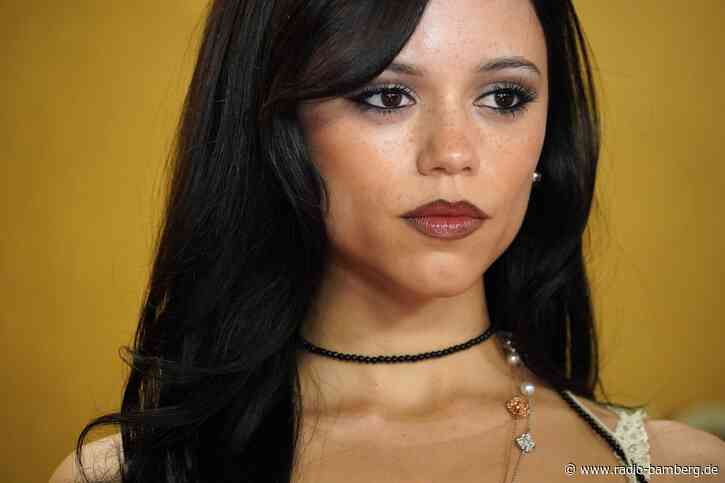 Jenna Ortega spielt Roboter in «Klara und die Sonne»-Trailer