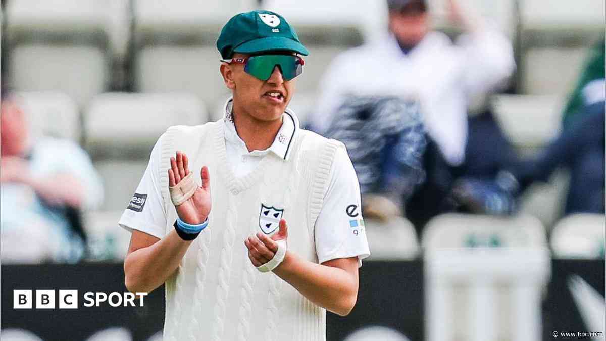 Singh sets up Worcestershire win over Glos