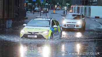 UK weather live: Heatwave brings thunderstorms and floods as flights cancelled