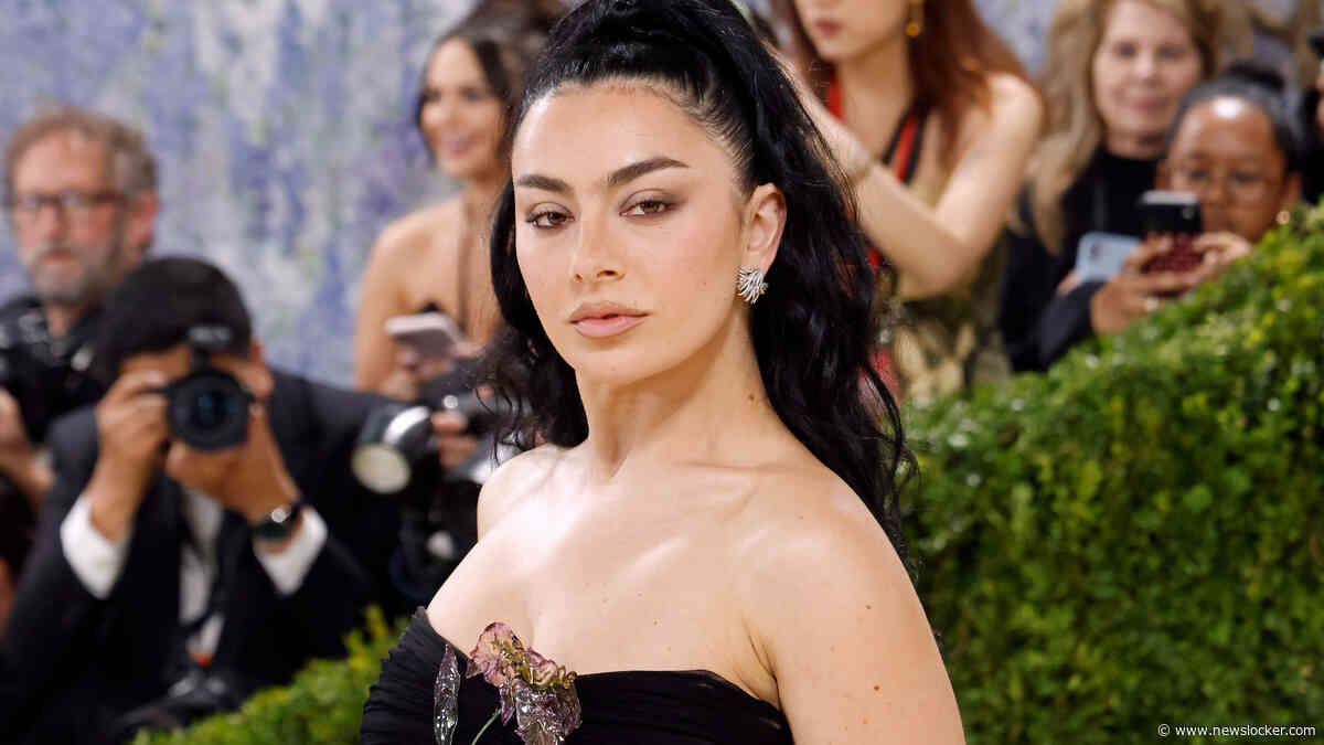 Charli XCX openhartig over mentale strijd ondanks groot succes