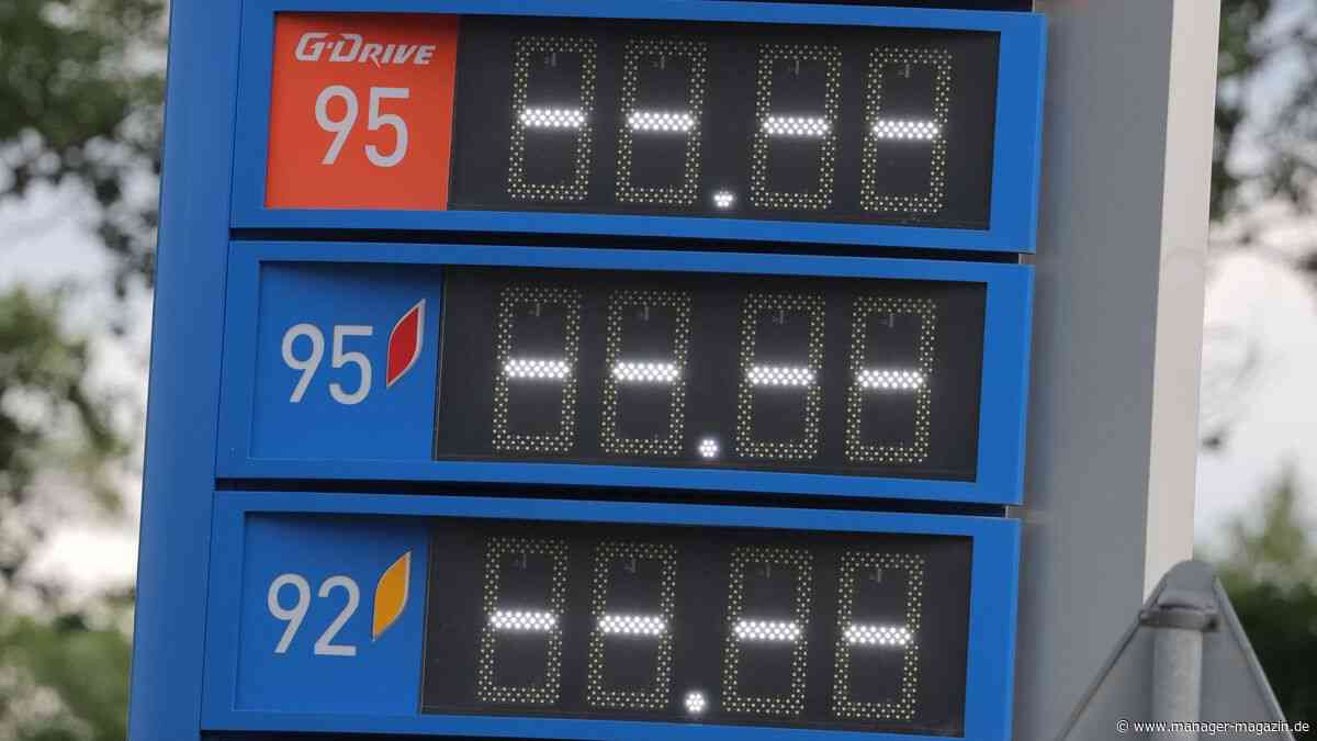 Ukraine-Krieg: Lukoil rationiert Benzin und Diesel. Treibstoffkrise in Russland verschärft sich.