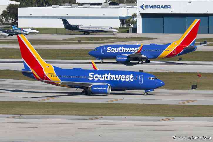 Boeing 737 geraakt door voertuig op luchthaven (video)