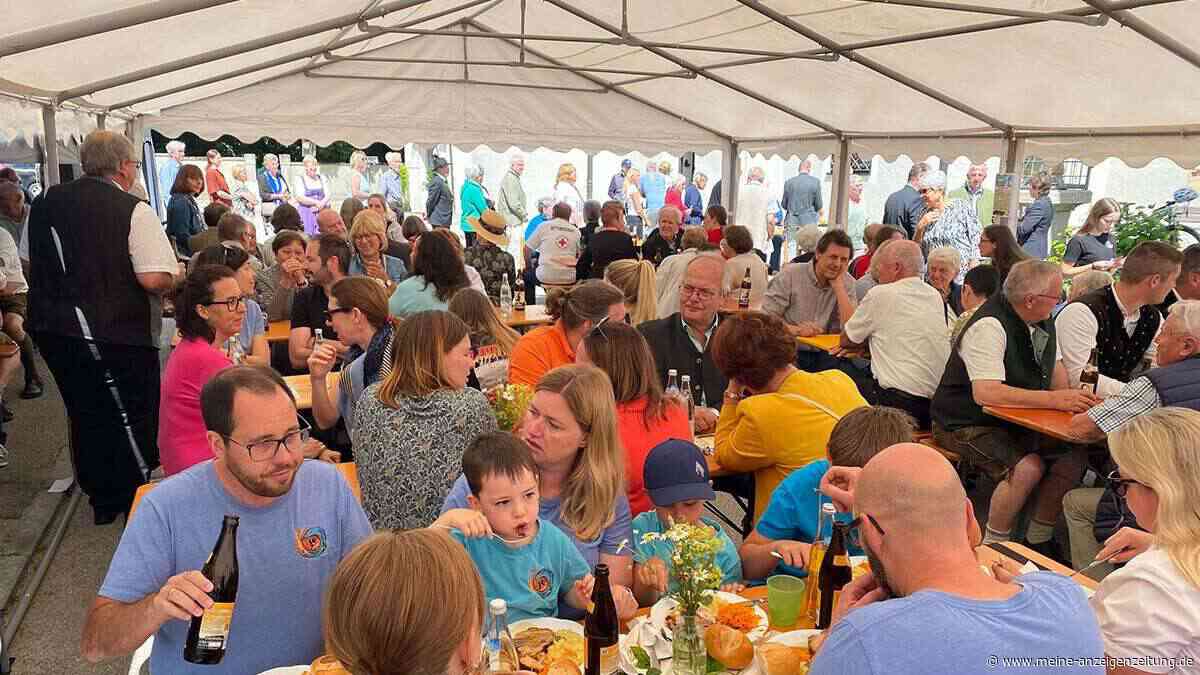 700 Jahre Pfarreien Au und Osterwaal: Pfarrer und Kirchenpfleger feiern trotz Fieber
