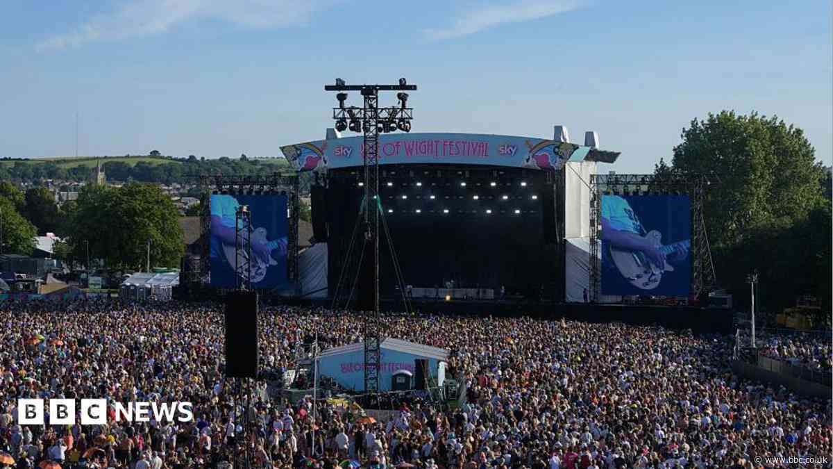In pictures: Sun-soaked Isle of Wight Festival closes