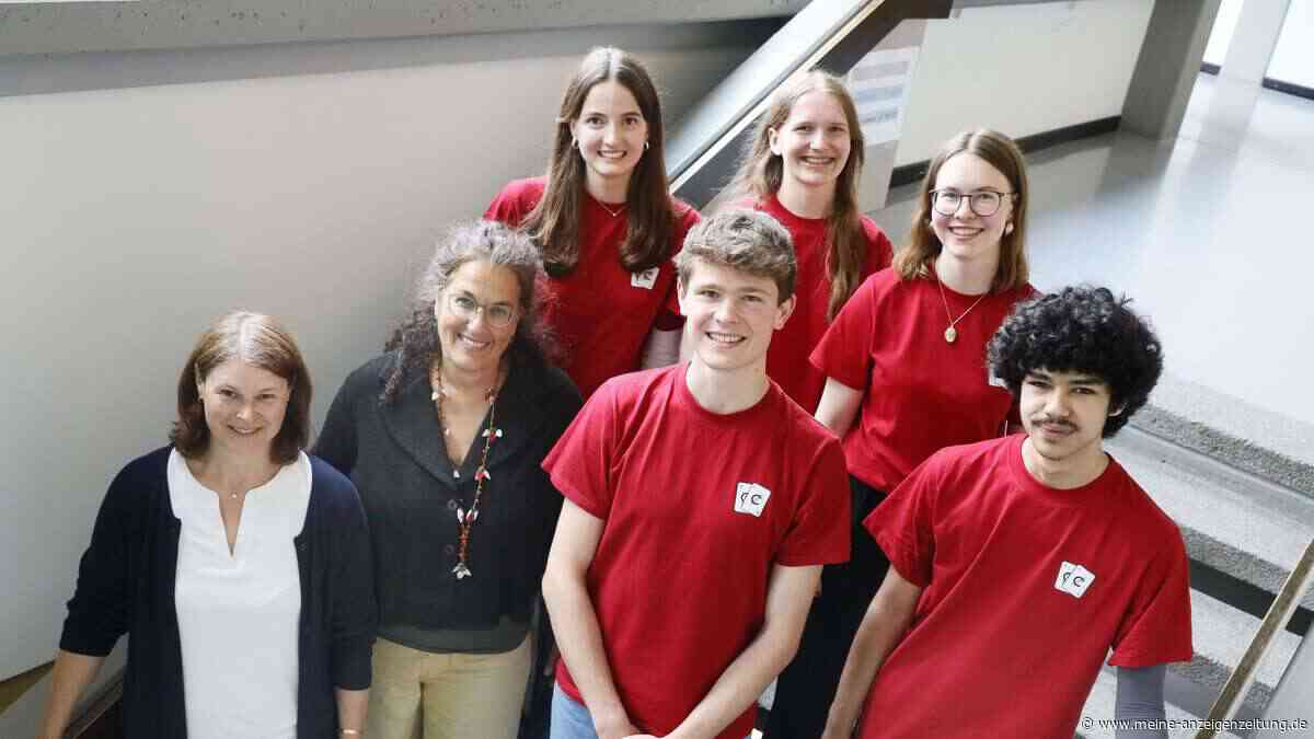 Zwei Schülerinnen schaffen beim Abitur am Camerloher-Gymnasium die Traumnote 1,0