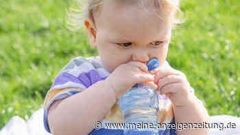 Sommerhitze: Brauchen Babys zusätzlich Wasser?