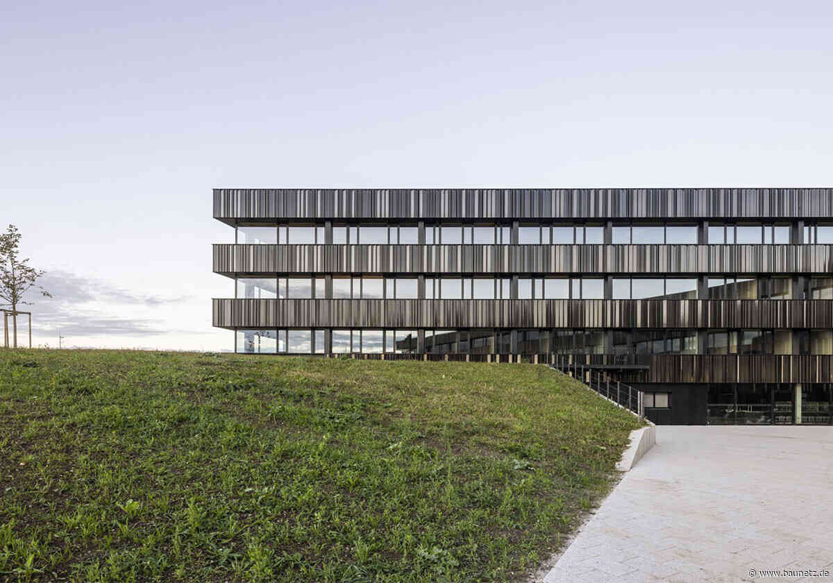 Vier Flügel für den Landkreis - Amtsbau in Landshut von dasch zürn + partner