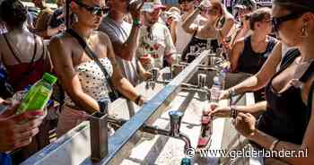 Van koude douches tot verkoelende sponzen: deze maatregelen treffen festivals vanwege de extreme hitte