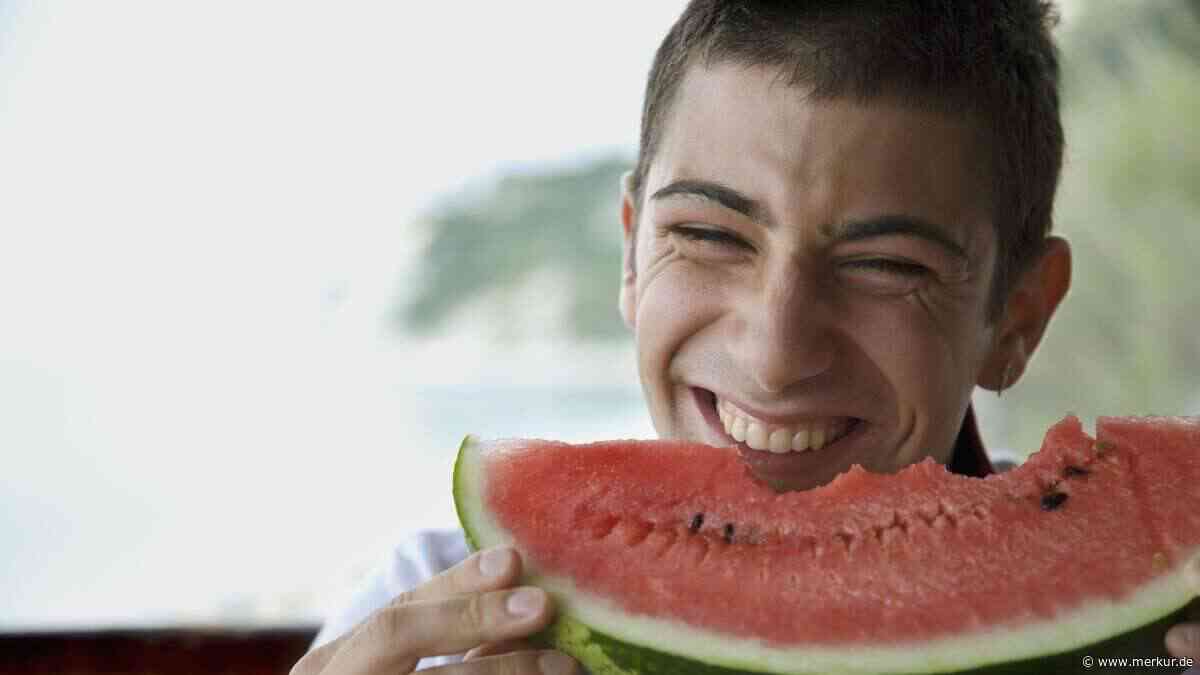 Nicht nur Klopfen: So erkennt man die wirklich reifen und süßen Wassermelonen
