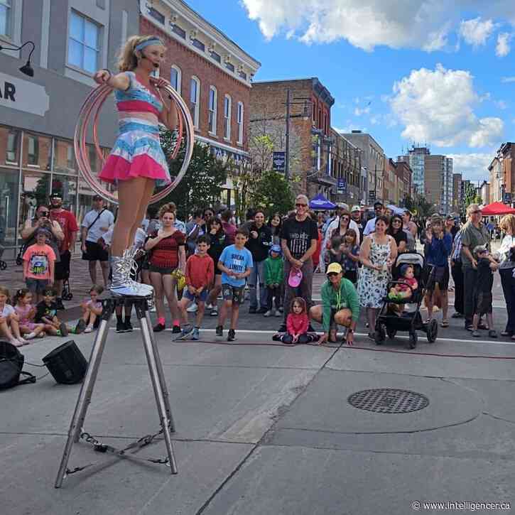 Downtown at Dusk draws huge crowds to watch street performers 