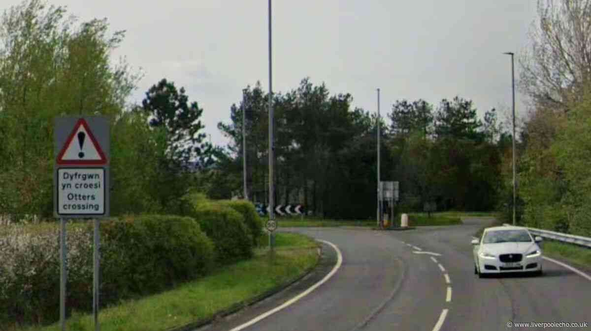Major incident in Wales after bus crash on busy roundabout