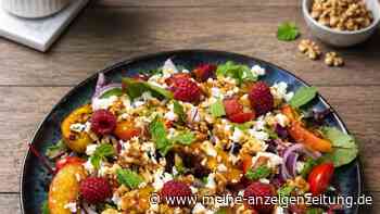 Vergiss Nudelsalat! Dieser Pfirsich-Feta-Salat ist der neue Star der Sommerküche