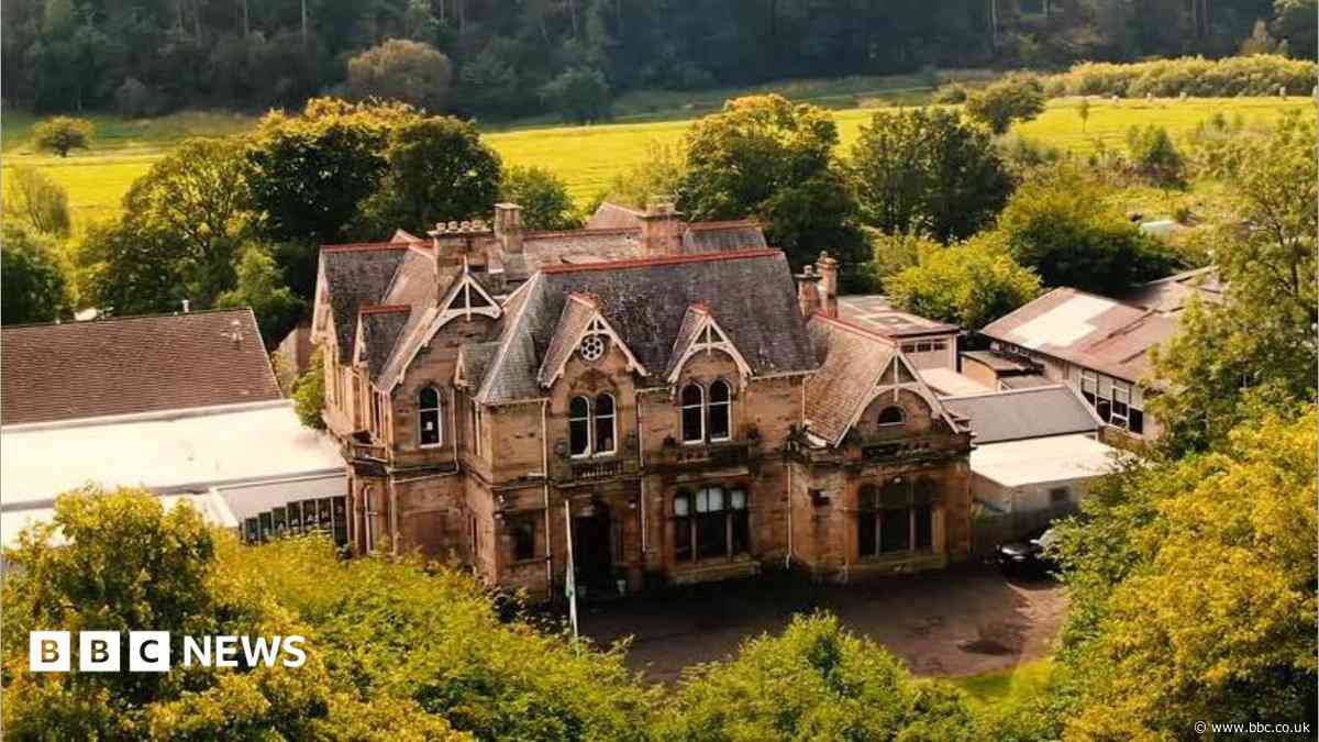 Staff wages unpaid as Scots private school closes a day early