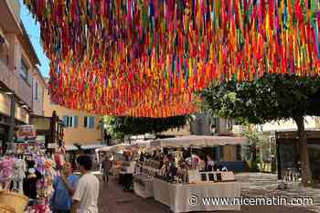 Des décorations suspendues pour favoriser la circulation dans les rues commerçantes et offrir un peu d’ombre à Sainte-Maxime