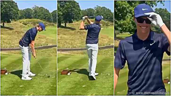 Sinner è un disastro a golf: il suo tiro finisce tra gli alberi, Cahill scoppia a ridere