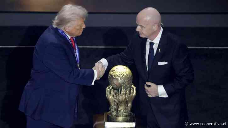 Philipp Lahm arremetió contra Gianni Infantino y lo acusó de "vender" el Mundial