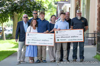 Saratoga Builders Association awards two scholarships