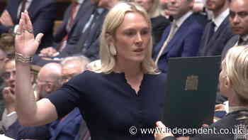 New MP appears to cross fingers swearing allegiance to King in Parliament