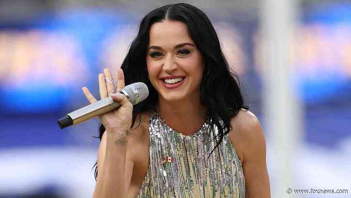Katy Perry snubs famous exes before sweet nod to Justin Trudeau in cheeky onstage moment