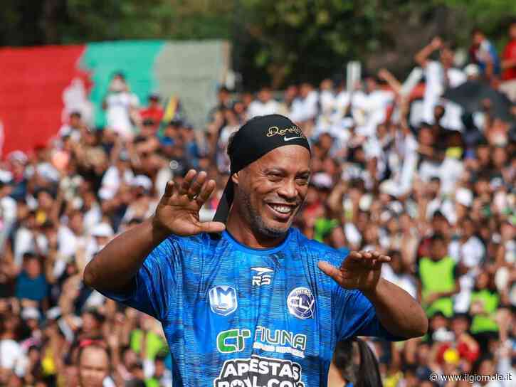 “Non vedo l’ora di danzare con il pallone”: Ronaldinho è un nuovo calciatore del Ravenna