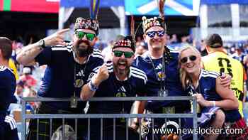 Engelse fans in Boston staan droog, Schotten hebben al het bier opgedronken: ’Ik heb veel meegemaakt, maar...’