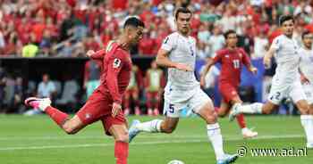 Cristiano Ronaldo slaat na historische goal opnieuw toe en jaagt op hattrick tegen kansloze Oezbeken