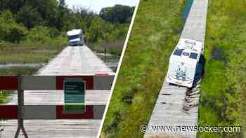 Camper staat voorlopig vast in natuurgebied Drenthe: vlonderpad afgesloten