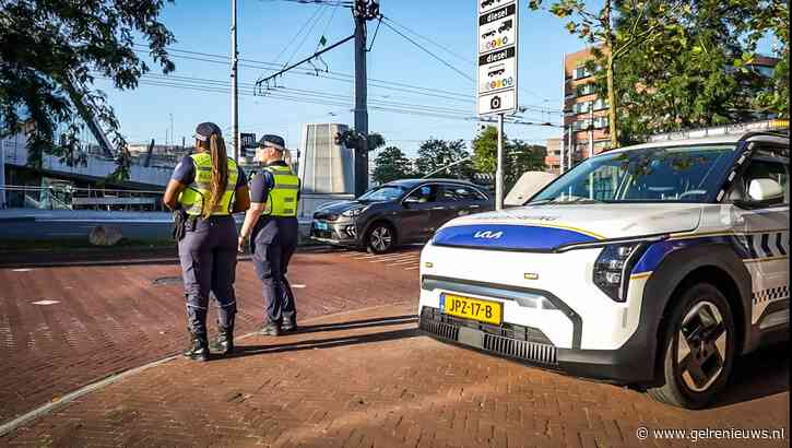 Politie en handhaving houden controleactie bij Centraal Station