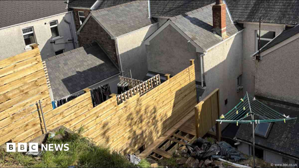 Homeowner loses battle to keep 'overbearing' timber staircase in garden