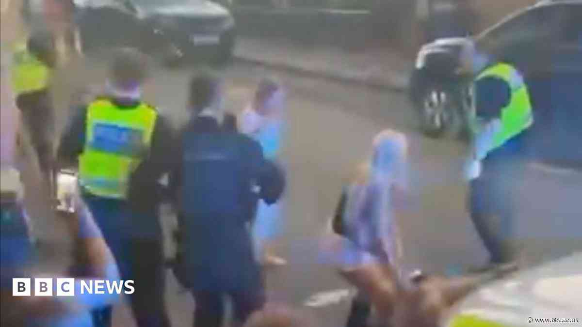 Police response to teens fight justified - review